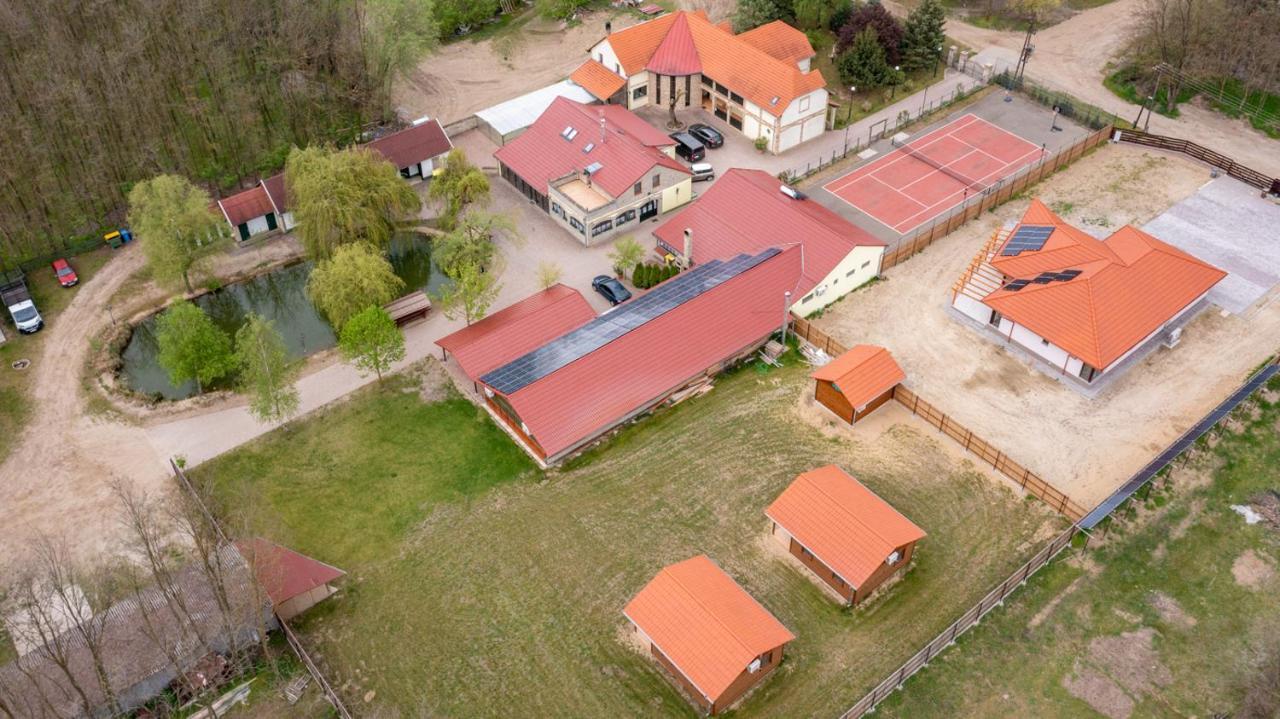 Király Lovastanya Panzió Janoshalma Exterior foto